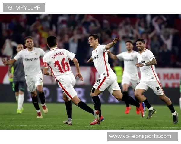 西甲球员开场静止抗议引发热议赛事转播俯瞰球场长达20秒 西甲球员开场静止抗议引发热议赛事转播俯瞰球场长达20秒