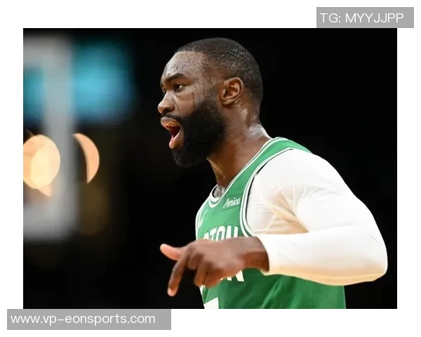 杰伦布朗全能表现助力球队获胜22投10中罚球7中9贡献30分8板8助